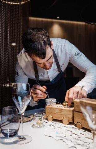 Andreas Herbst dressing a gourmet dish Andreas Herbst dressing a gourmet dish